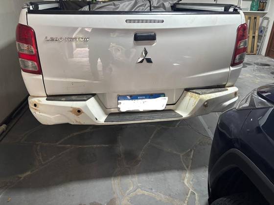 MITSUBISHI L200 TRITON 2.4 16V TURBO DIESEL GL CD 4X4 MANUAL MITSUBISHI L200 TRITON 2.4 16V TURBO DIESEL GL CD 4X4 MANUAL